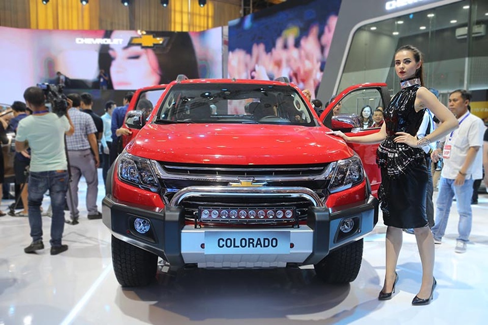 Chevrolet Colorado và sự cách tân cho một khởi đầu mới - 11
Những tính năng an toàn cao cấp mới được trang bị trên phiên bản LTZ và High Country bao gồm: cảnh báo va chạm sớm, cảm biến hỗ trợ đỗ xe phía trước và phía sau, và cảnh báo chệch làn đường.