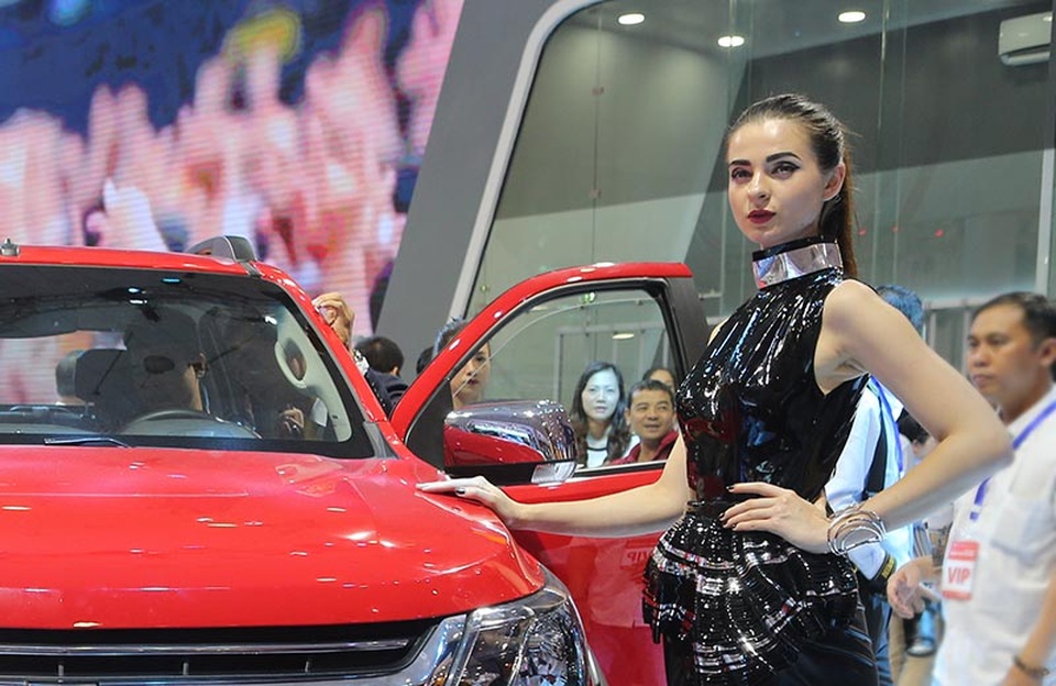 Những cô gái xinh đẹp tại Vietnam Motor Show 2016 - 13 Những cô gái xinh đẹp tại Vietnam Motor Show 2016 - 13