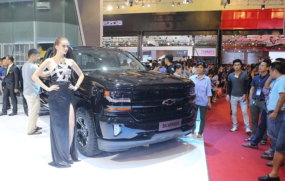 Chevrolet - Đậm dấu ấn thương hiệu Mỹ - 3
Lần đầu tiên được giới thiệu tại Việt Nam, Chevrolet Silverado là biểu tượng bán tải của nước Mỹ với động cơ 5.3L Ecotec3 V8. Đây là mẫu xe đã 2 năm liên tiếp giành giải thưởng “Xe có chất lượng tốt nhất phân khúc bán tải hạng nặng” từ J.D.Power.