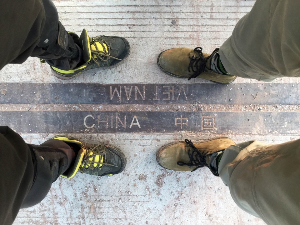 Khám phá vẻ đẹp Mẫu Sơn và miền biên viễn Bình Liêu - 2
Dọc theo đường tuần tra biên giới là các cột mốc thiêng liêng, giấc mơ check-in của nhiều phượt thủ.