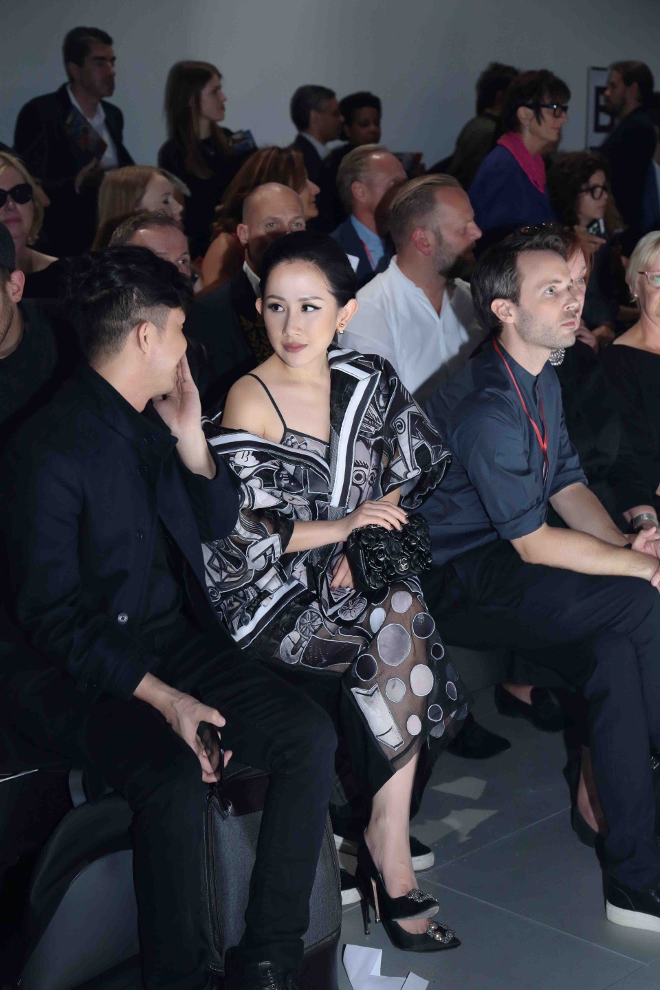 Trâm Nguyễn hội ngộ hai chân dài Việt ở Paris Fashion Week - 5 Trâm Nguyễn hội ngộ hai chân dài Việt ở Paris Fashion Week - 5