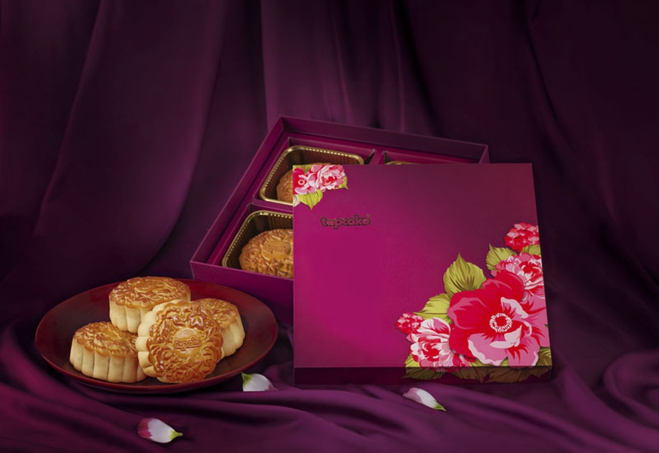 Bánh trung thu, cầu nối giữa truyền thống và hiện đại - 3
Bánh Trung Thu Topcake với thiết kế sang trọng và màu sắc đẹp là lựa chọn của nhiều doanh nghiệp năm nay