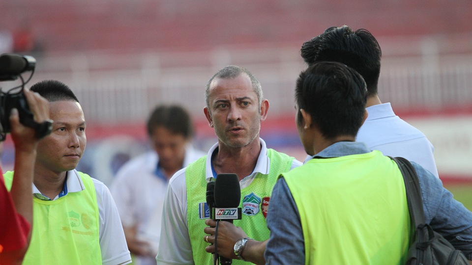 HLV Phạm Minh Đức lý giải việc ít dùng cầu thủ U19 Việt Nam - 2 HLV Graechen Guillaume không thể nâng tầm các cầu thủ HA Gia Lai (ảnh: Trọng Vũ)