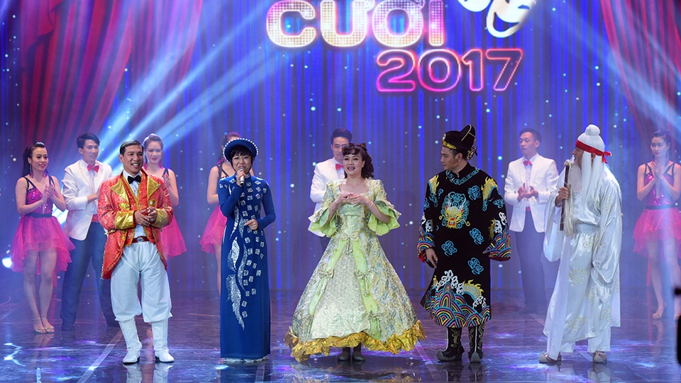 Gala Cười 2017: Hình ảnh bất ngờ về Quang Thắng, Xuân Bắc, Tự Long - 5 Tiết mục thay cho lời dẫn dắt để bước vào các tiểu phẩm chính của Gala Cười 2017. Chương trình sẽ phát trên VTV vào mồng 2 Tết Nguyên đán.