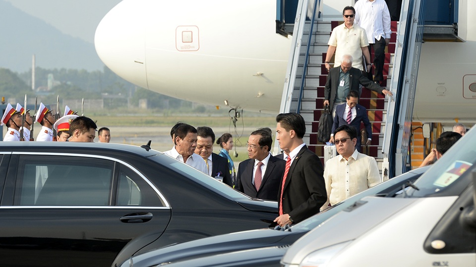 Tổng thống Philippines đến Hà Nội, bắt đầu chuyến công du Việt Nam - 14 Tổng thống Philippines đến Hà Nội, bắt đầu chuyến công du Việt Nam - 14