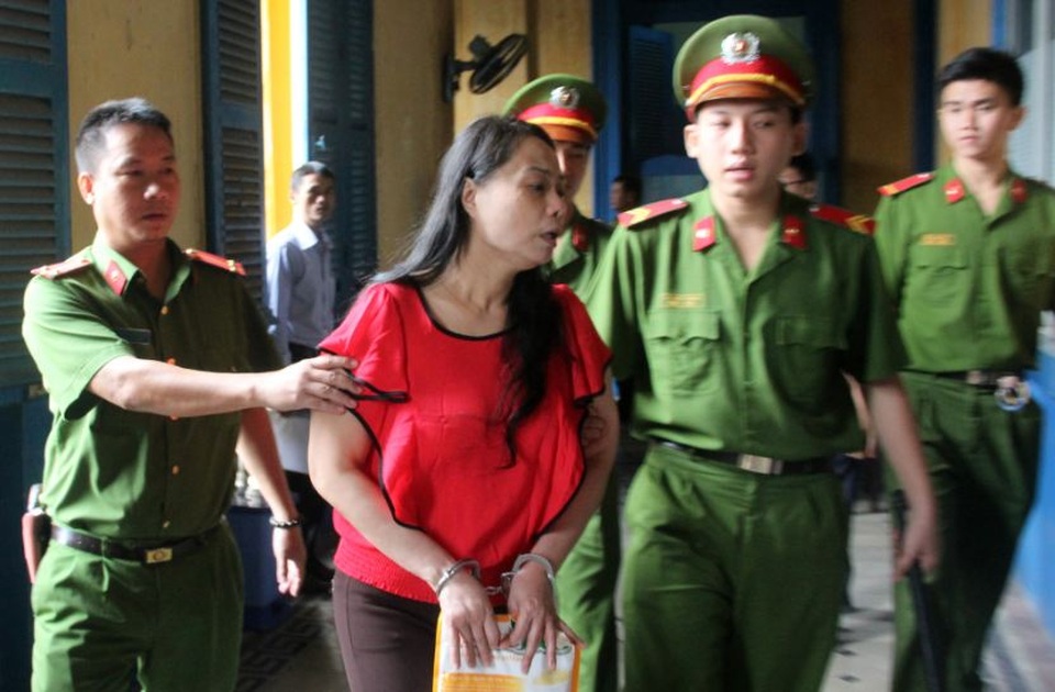 "Sửng sốt" với diện mạo của hoa hậu Quý bà Tuyết Nga trước tòa - 1 Hoa hậu Tuyết Nga tiều tụy tại phiên tòa phúc thẩm.