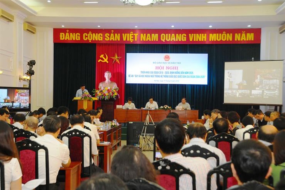 Bộ trưởng Phùng Xuân Nhạ: Phải tạo ra xu thế toàn xã hội học ngoại ngữ - 1 Bộ trưởng Phùng Xuân Nhạ: Phải tạo ra xu thế toàn xã hội học ngoại ngữ - 1