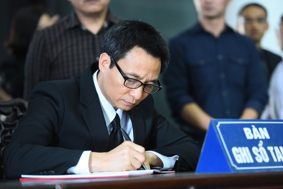 Nghệ sĩ trào nước mắt tiễn biệt NSƯT Phạm Bằng - 3 Nghệ sĩ trào nước mắt tiễn biệt NSƯT Phạm Bằng - 3