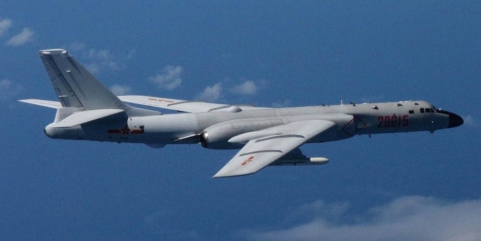 
Máy bay ném bom tầm xa Xian H-6 của Trung Quốc (Ảnh: Stripes)
