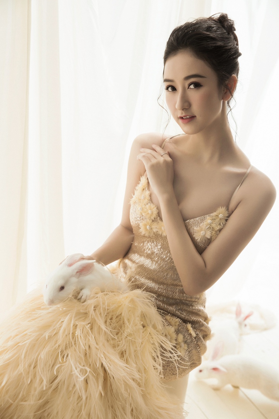 Á hậu Hà Thu chưa nghĩ đến chuyện lấy chồng trong năm mới - 14 Á hậu Hà Thu chưa nghĩ đến chuyện lấy chồng trong năm mới - 14