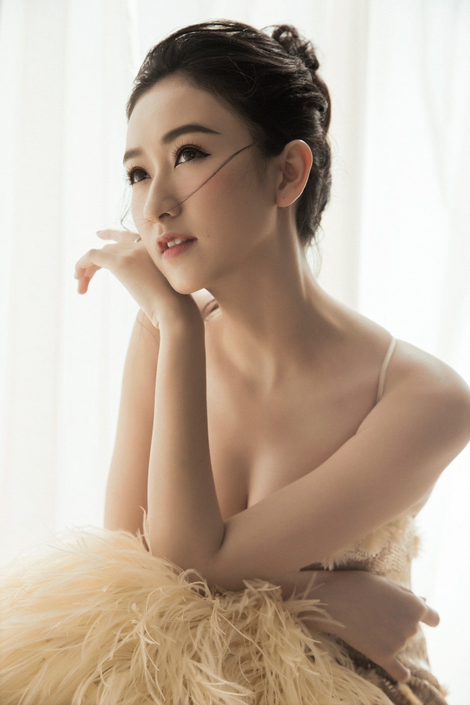 Á hậu Hà Thu chưa nghĩ đến chuyện lấy chồng trong năm mới - 3 Á hậu Hà Thu chưa nghĩ đến chuyện lấy chồng trong năm mới - 3