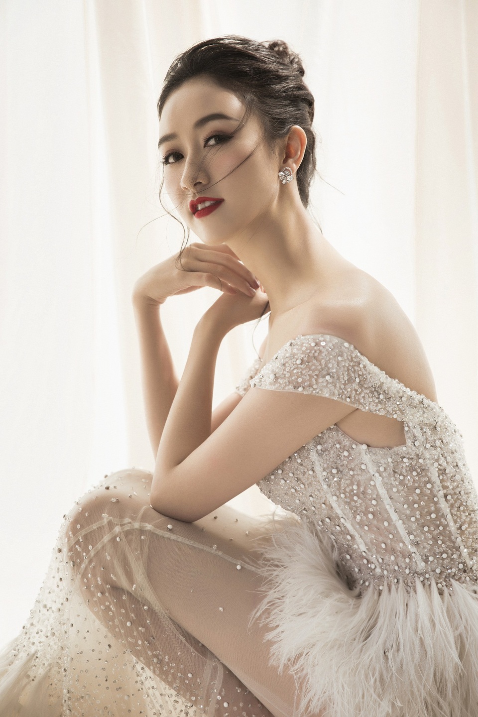 Á hậu Hà Thu chưa nghĩ đến chuyện lấy chồng trong năm mới - 11 Á hậu Hà Thu chưa nghĩ đến chuyện lấy chồng trong năm mới - 11