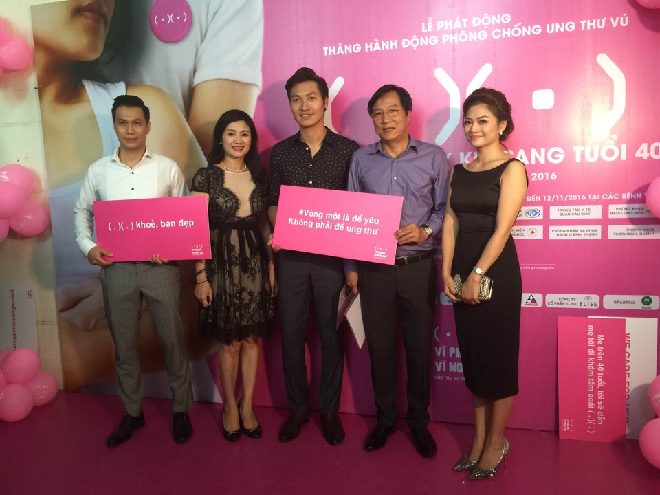 Vòng 1 là để yêu, không phải để ung thư! - 1
Các nghệ sĩ hưởng ứng chiến dịch Tầm soát ung thư vú (từ trái qua phải): Việt Anh, Thu Hà, Mạnh Trường, Trọng Trinh, Kiều Anh.