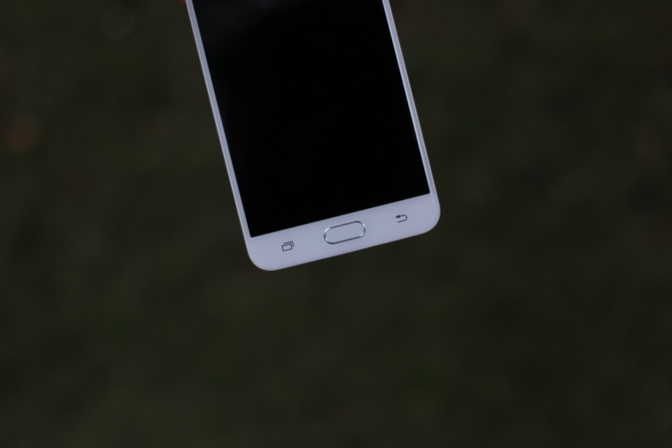 Trên tay và đánh giá nhanh Galaxy J7 Prime Hồng Vàng - 3 Trên tay và đánh giá nhanh Galaxy J7 Prime Hồng Vàng - 3