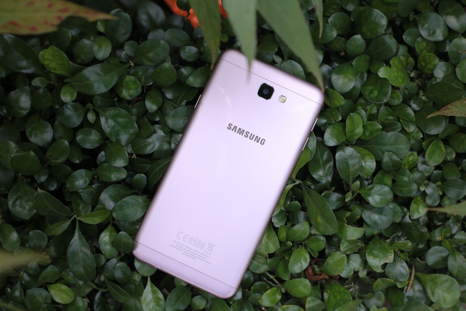 Trên tay và đánh giá nhanh Galaxy J7 Prime Hồng Vàng - 1 Trên tay và đánh giá nhanh Galaxy J7 Prime Hồng Vàng - 1
