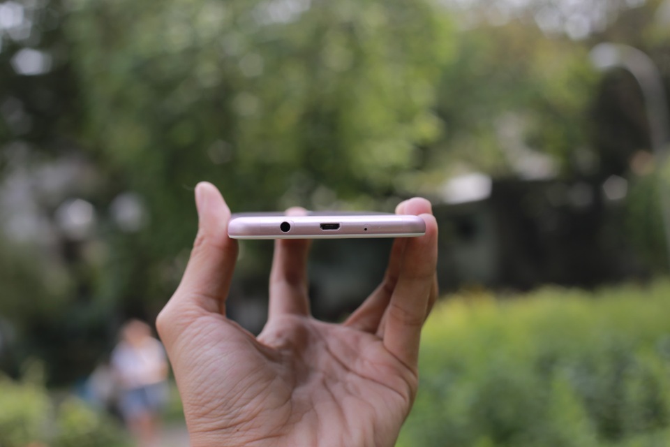 Trên tay và đánh giá nhanh Galaxy J7 Prime Hồng Vàng - 4 Trên tay và đánh giá nhanh Galaxy J7 Prime Hồng Vàng - 4