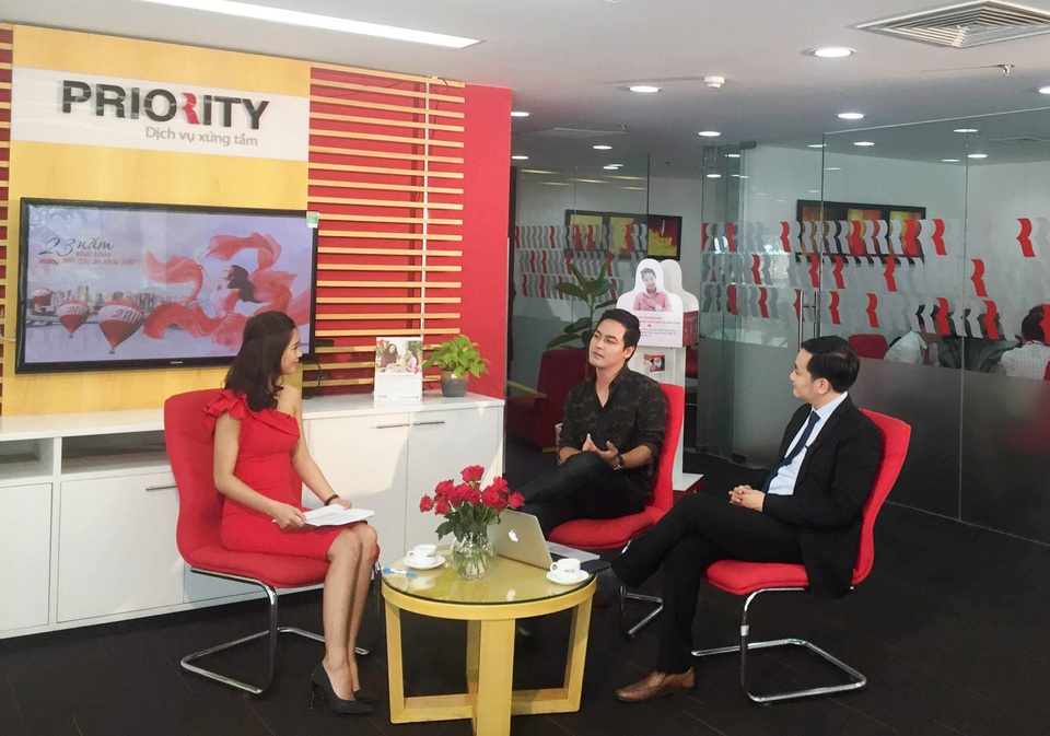 MC Phan Anh xuất hiện trong số Livestream đầu tư vấn tài chính