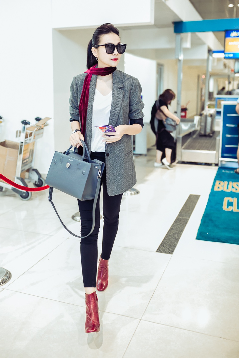 Thanh Hằng sành điệu tại sân bay - 2