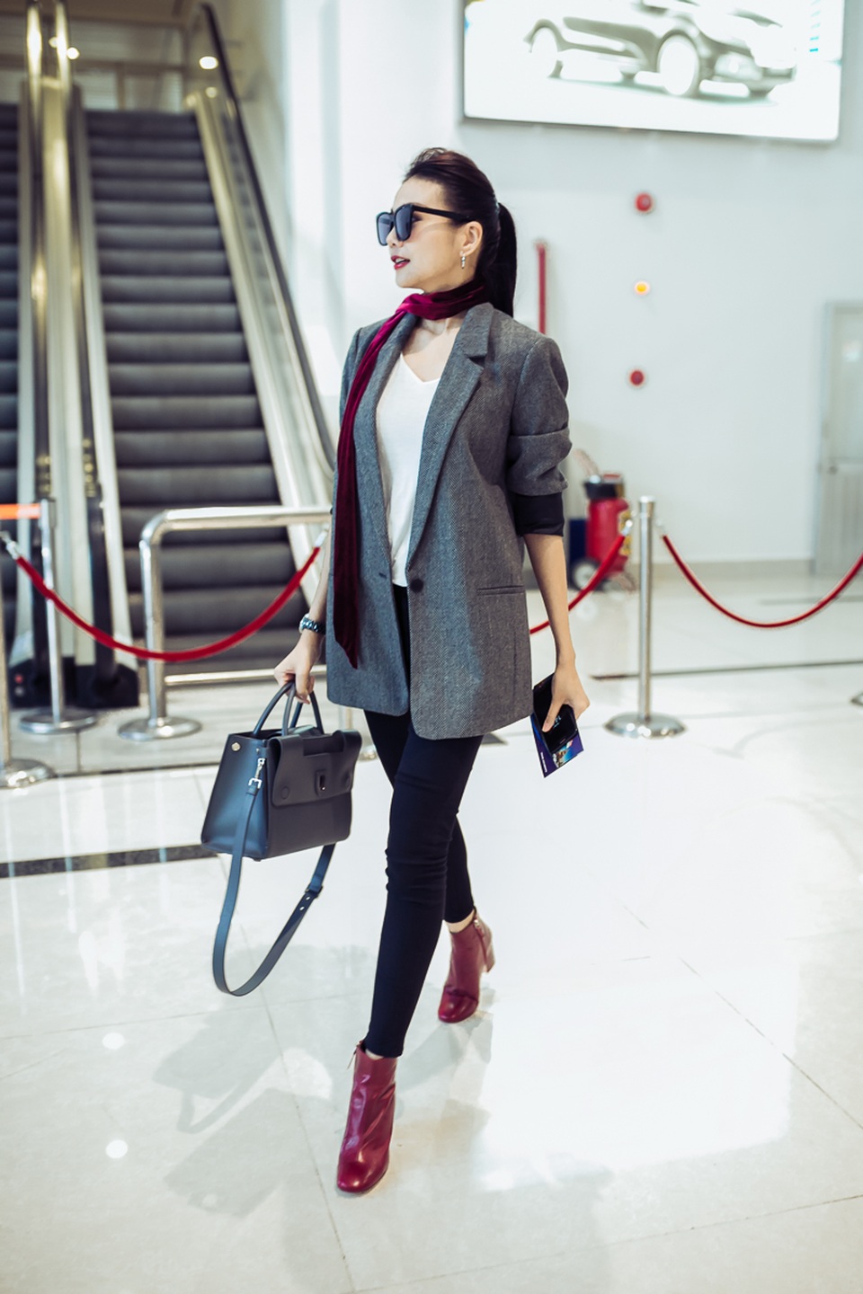 Thanh Hằng sành điệu tại sân bay - 3