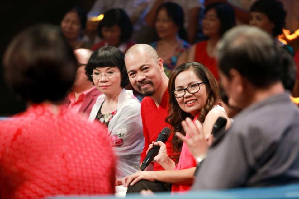 Anh cũng đóng góp ý kiến về trang phục của các nghệ sĩ bởi anh quan niệm, khán giả bây giờ ngoài nghe nhạc, còn rất chú trọng đến hình thức của ca sĩ, vũ công. Trang phục là yếu tố quan trọng giúp cho tiết mục trở nên hoàn thiện.