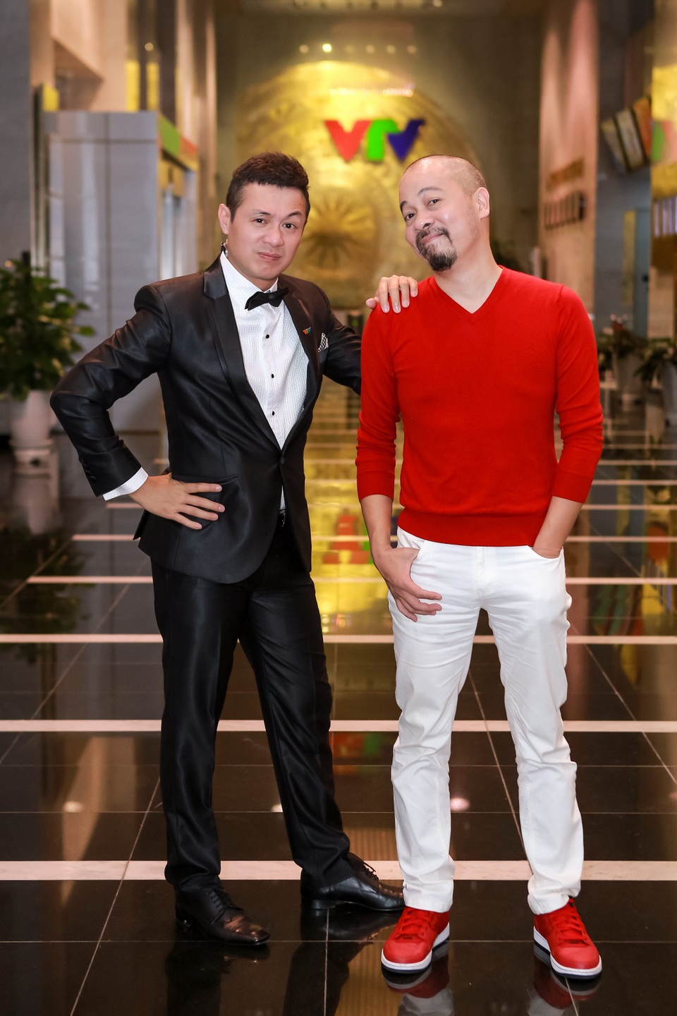 Khán giản cũng biết đến Đức Hùng là người lo xiêm áo cho các Táo trong chương trình Táo quân. Công chúng hẳn chưa quên bàn tay phù thủy của Đức Hùng đã biến Cô Đẩu - Công Lý trở thành Hoa hậu thiên đình hay Cô Đẩu có những khoảnh khắc tự tin “bung lụa” vô cùng thú vị.