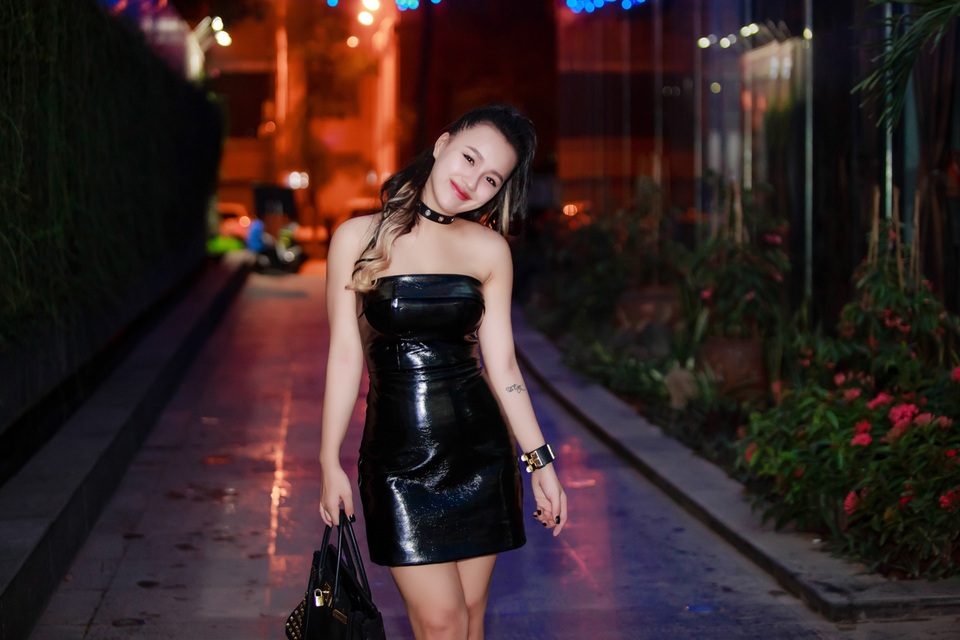 DJ Tít trở lại xinh đẹp sau gần 2 tháng sinh con - 1 DJ Tít trở lại xinh đẹp sau gần 2 tháng sinh con - 1