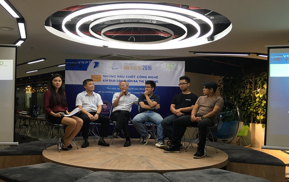 Tech Talk: "Những điểm mấu chốt của công nghệ khi đưa startup vào thị trường" - 1
Khách mời tham gia giao lưu trong chương trình