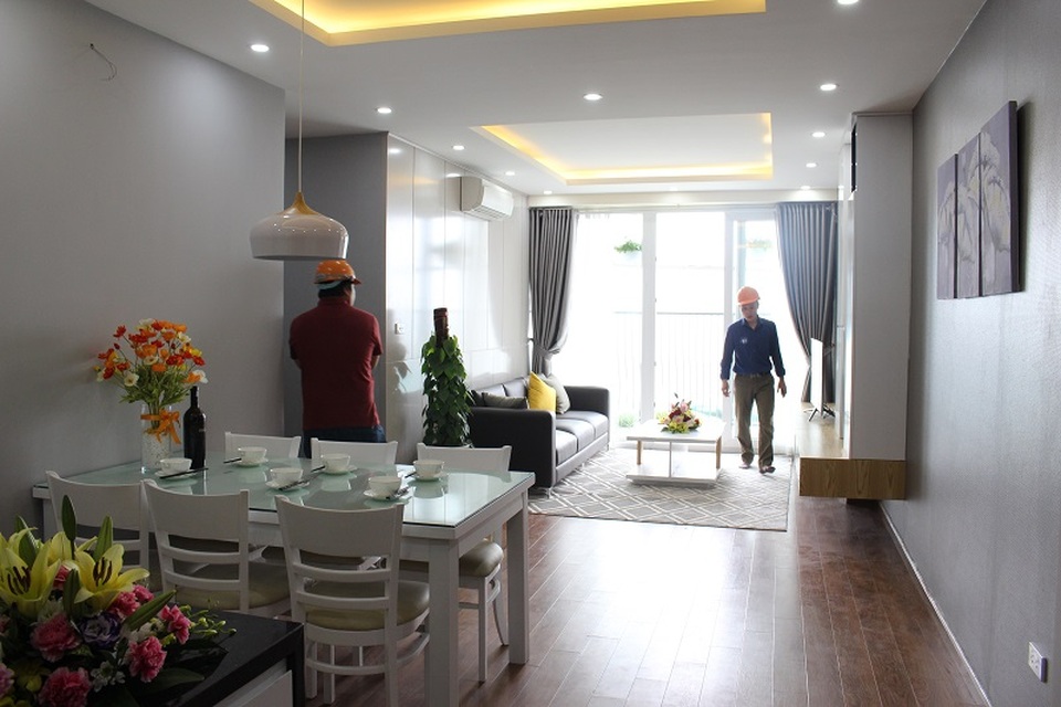 5 điểm khiến Gemek Premium là nơi “hạnh phúc bắt đầu” - 1 Khách hàng thăm quan căn hộ mẫu Gemek Premium