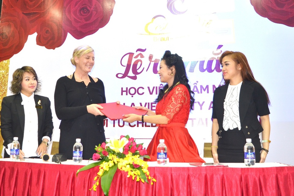 Lễ ra mắt và Hội thảo dạy nghề làm đẹp của học viện C'est La Vie - Đức tại Việt Nam - 1 Lễ ra mắt và Hội thảo dạy nghề làm đẹp của học viện C'est La Vie - Đức tại Việt Nam - 1
