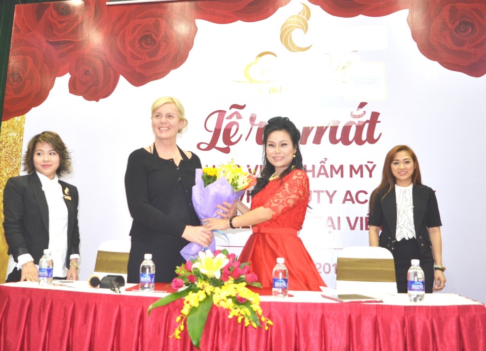 Lễ ra mắt và Hội thảo dạy nghề làm đẹp của học viện C'est La Vie - Đức tại Việt Nam - 5 Lễ ra mắt và Hội thảo dạy nghề làm đẹp của học viện C'est La Vie - Đức tại Việt Nam - 5