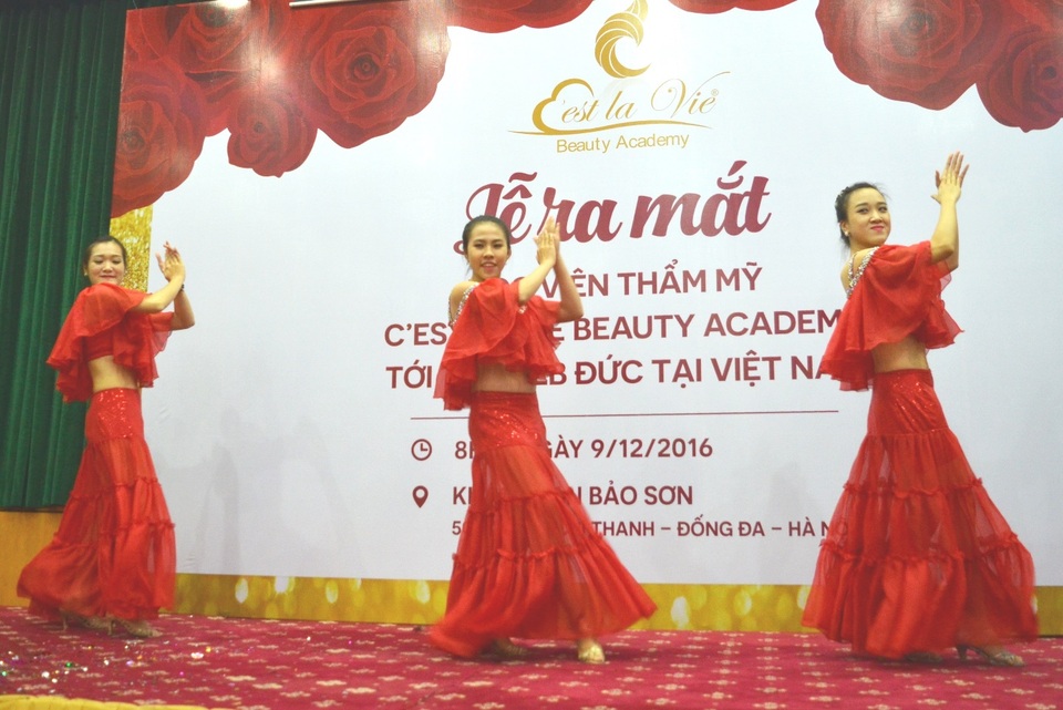 Lễ ra mắt và Hội thảo dạy nghề làm đẹp của học viện C'est La Vie - Đức tại Việt Nam - 10 Lễ ra mắt và Hội thảo dạy nghề làm đẹp của học viện C'est La Vie - Đức tại Việt Nam - 10