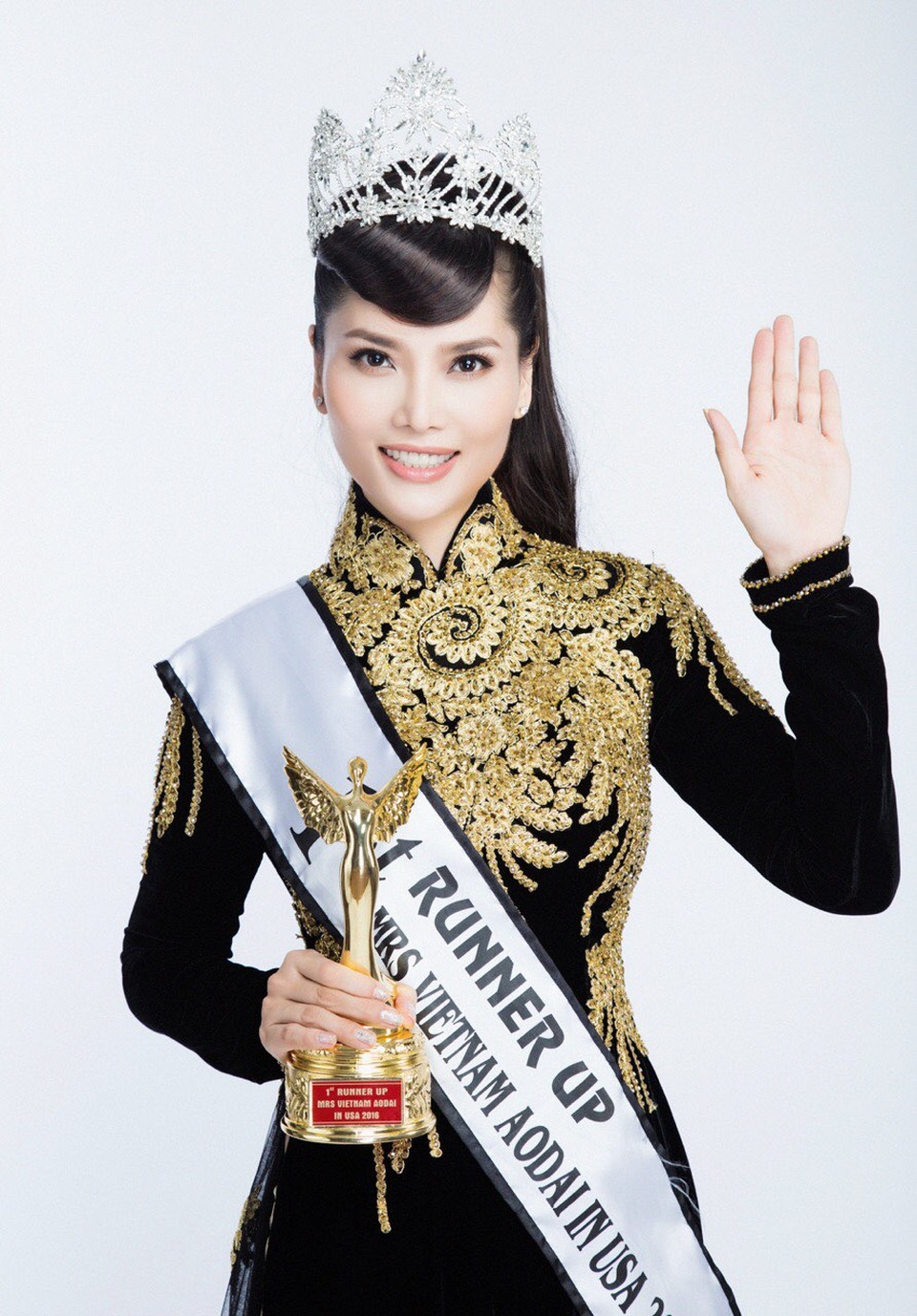 Mrs Áo Dài 2016 khoe vẻ đẹp sau đăng quang - 2 Á hậu 1 Đặng Thùy Giang