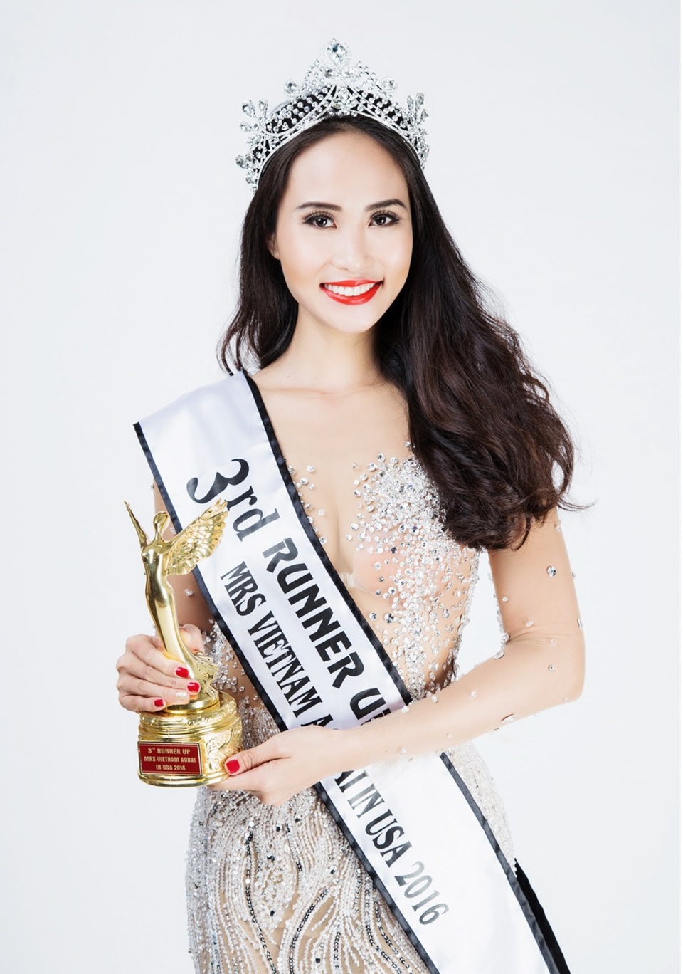 Mrs Áo Dài 2016 khoe vẻ đẹp sau đăng quang - 6 Á hậu 3 Chloe Nguyễn