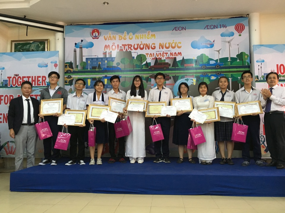 Trao gần 400 triệu đồng học bổng đến sinh viên hiếu học - 3
Cuộc thị hùng biện tiếng Anh do Aeon phối hợp tổ chức cùng Sở Giáo Dục Đào Tạo TP.HCM vào tháng 5 vừa qua.