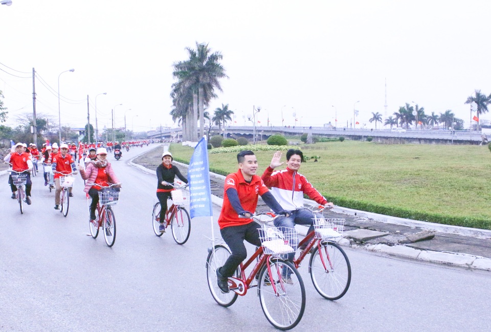 Hành trình Cuộc sống AIA - Hành trình của ước mơ - 2 Đạp xe diễu hành tuyên truyền về An toàn Giao thông trong khuôn khổ Chương trình tại Thái Bình..