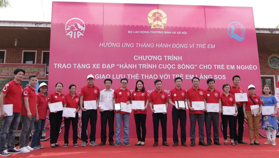 Hành trình Cuộc sống AIA - Hành trình của ước mơ - 12 Tri ân những nhà hảo tâm đã tài trợ xe đạp cho Chương trình