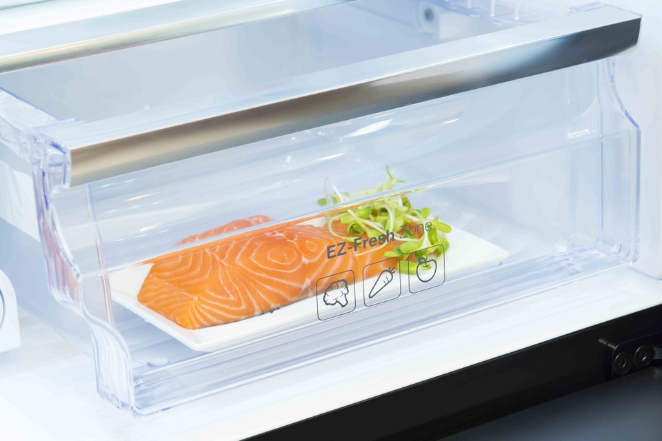 Tìm hiểu "khả năng kỳ diệu" của những chiếc tủ lạnh đời mới - 2 Ngăn làm mát Fresh Zone cung cấp nhiệt độ thích hợp để bảo quản thịt cá giúp giữ trọn hương vị và độ dinh dưỡng