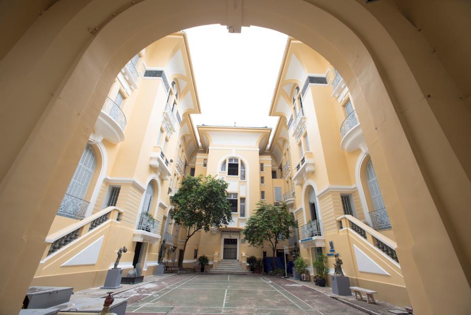 Khuôn viên bên trong Bảo tàng Mỹ thuật TP.HCM