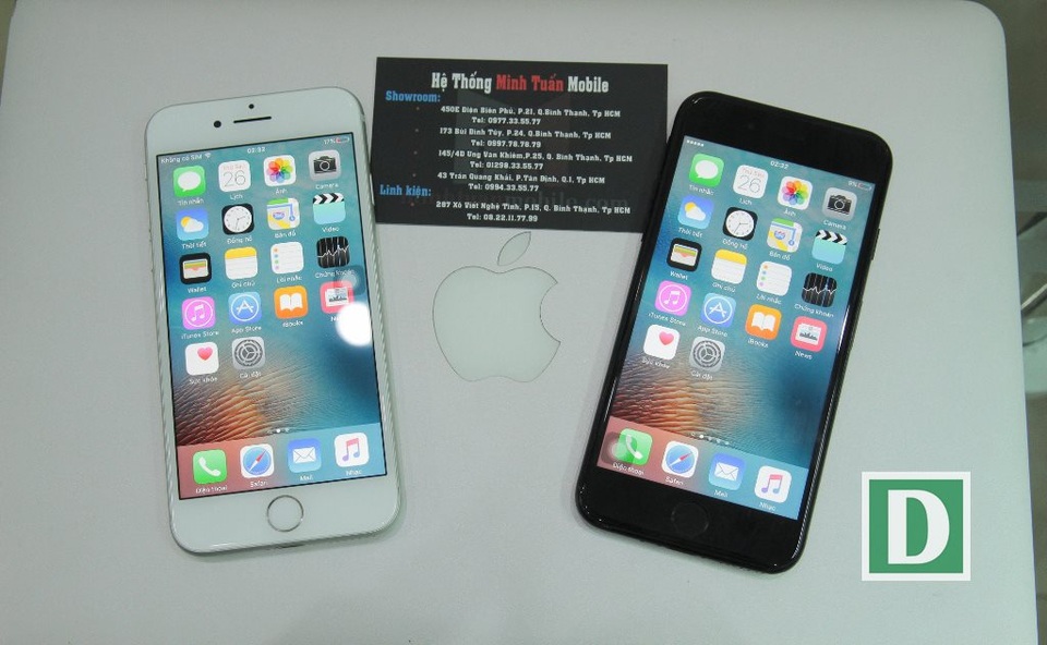 Hình ảnh thực tế máy được cho là iPhone 7 tại Việt Nam trước giờ ra mắt tại Mỹ - 4
Bộ đôi iPhone 7 màu trắng bạc và đen bóng (đen piano) tại Việt Nam