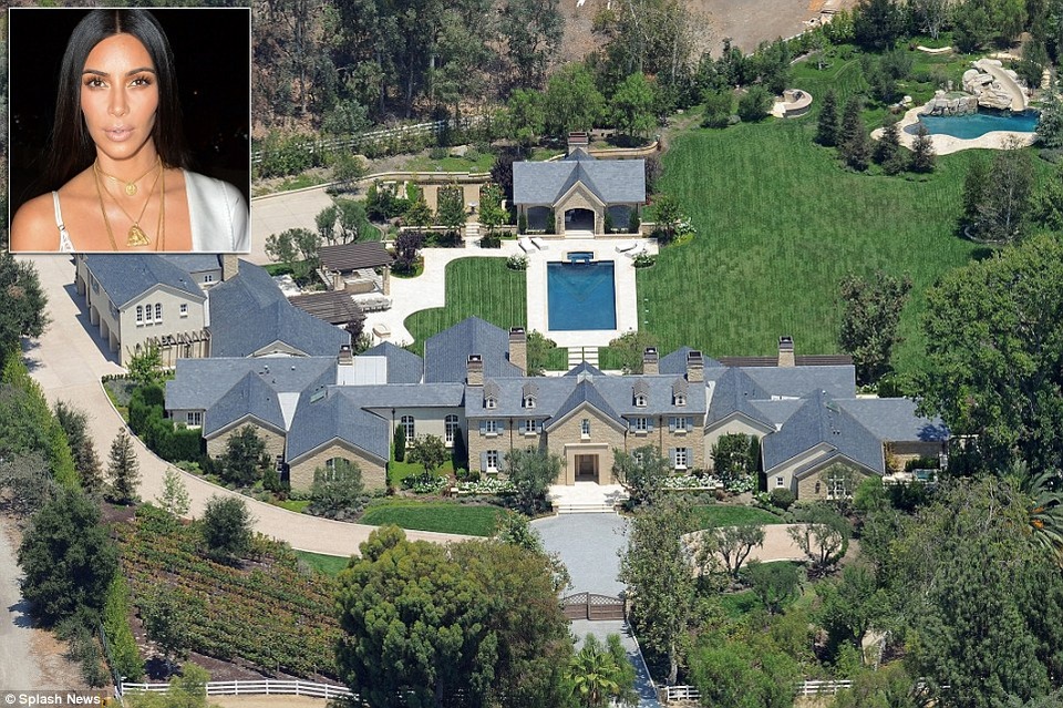 Angelina Jolie thuê dinh thự gần nhà Kim Kardashian - 5
Nhà mà Jolie mới thuê ngay gần với nhà vợ chồng Kim Kardashian - Kanye West