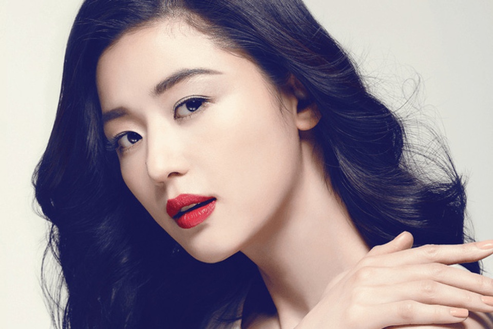 Lee Min Ho nói về người tình mới trên màn ảnh - 4
Jeon Ji Hyun trở lại với khán giả màn ảnh nhỏ trong bộ phim The Legend of The Blue Sea sau Vì sao đưa anh tới rất thành công trong năm 2015.