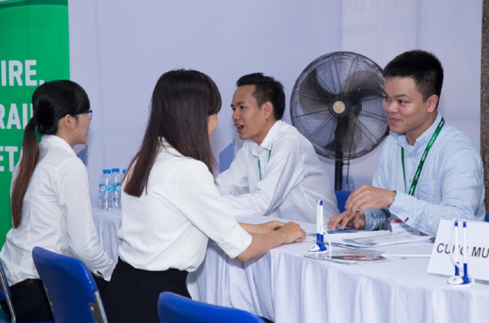 Xét tuyển chương trình Cử nhân Quốc tế học hoàn toàn tại Việt Nam - 2 Các sinh viên ITEC được phỏng vấn tại ngày hội việc làm ITEC CAREER DAY.