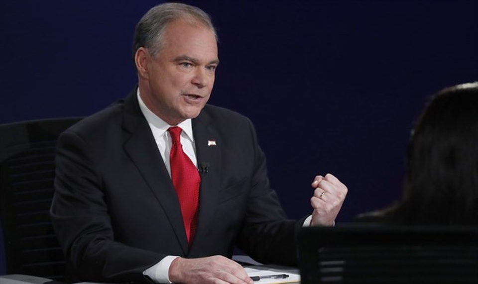 “Người của FBI âm thầm tiếp sức cho ông Donald Trump” - 1
Tim Kaine, ứng viên phó tổng thống liên danh tranh cử cùng bà Hillary Clinton. (Ảnh: Reuters)