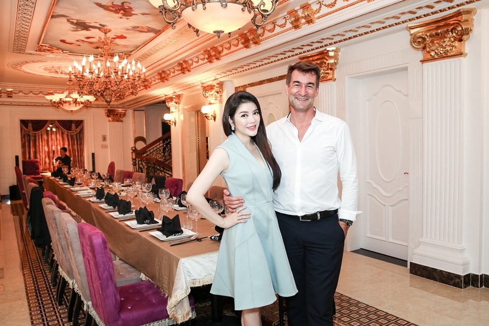 Lý Nhã Kỳ mời khách quý tới nhà riêng - 2