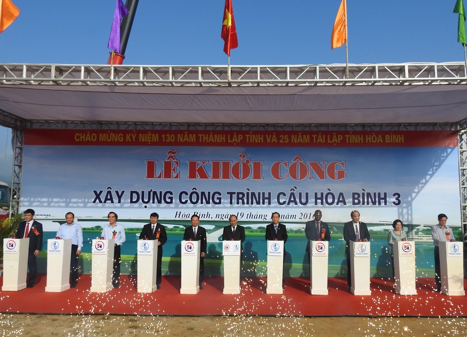 
Thủ tướng dự lễ khởi công công trình cầu Hòa Bình 3.
