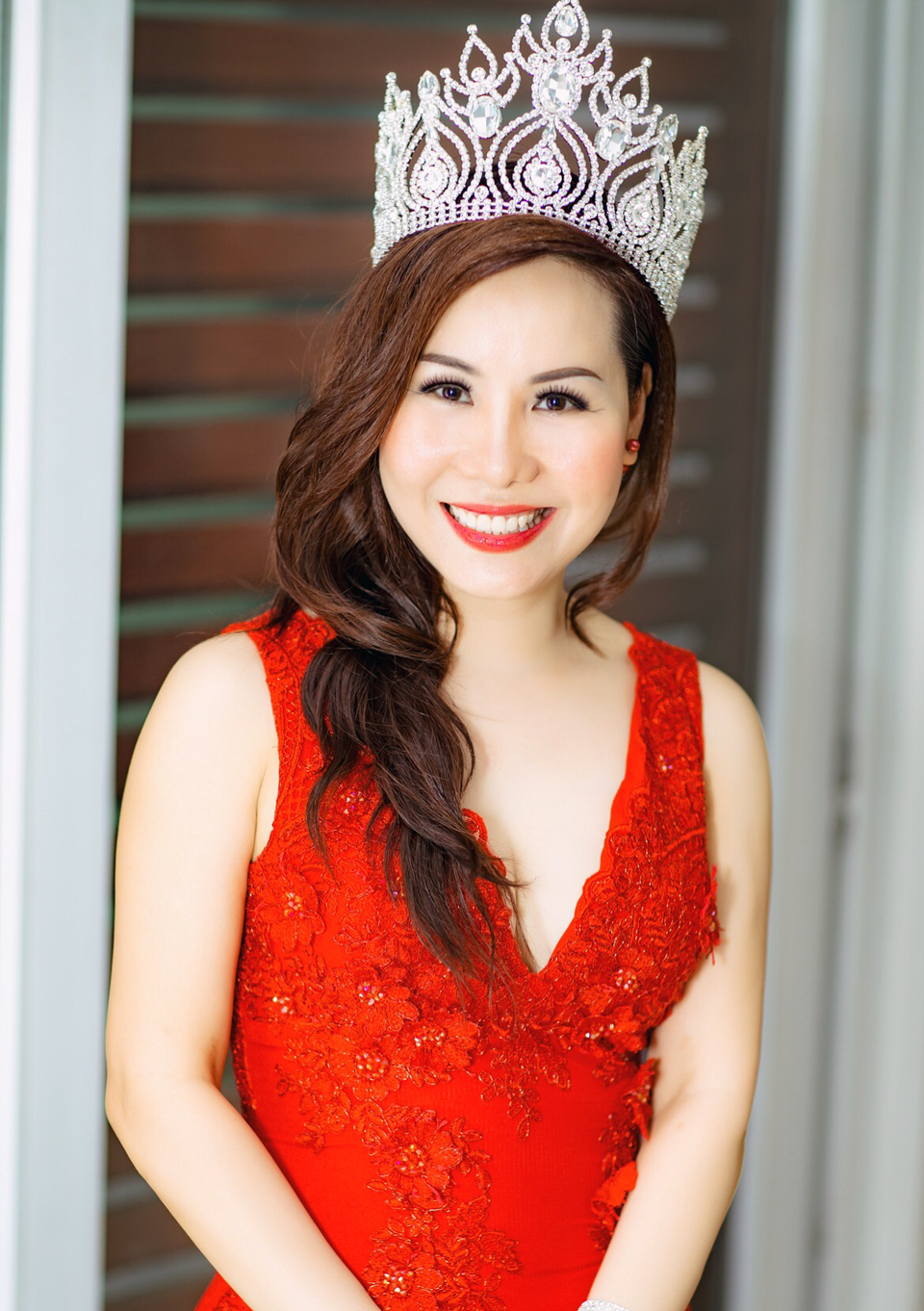 Lộ ảnh thời sinh viên của Nữ hoàng doanh nhân Kim Chi - 1 Sau một năm đăng quang, Kim Chi liên tục tham gia vào các hoạt động thiện nguyện, tổ chức các buổi tọa đàm giáo dục cùng với những chuyên gia