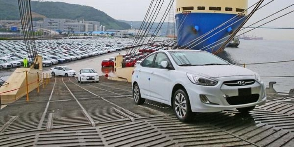 Nhập khẩu ô tô tăng mạnh - 1