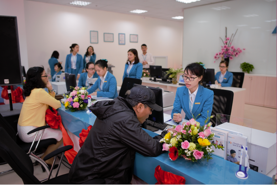 Tưng bừng khai trương ABBANK Đống Đa - 1 Tưng bừng khai trương ABBANK Đống Đa - 1