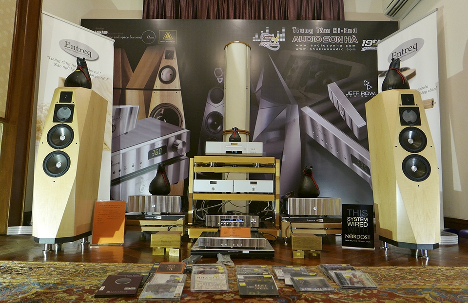 Nhiều thiết bị âm thanh "khủng" khoe tài tại AV Show 2016 - 1 Nhiều thiết bị âm thanh "khủng" khoe tài tại AV Show 2016 - 1