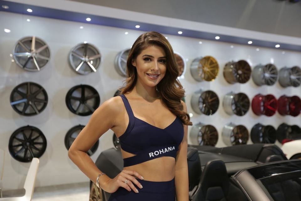 Những cô nàng "nóng bỏng" tại Triển lãm xe độ SEMA 2016 - 13